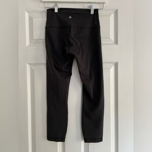 Lululemon Wunder Train 21” High Rise Crop Sz 6 Black